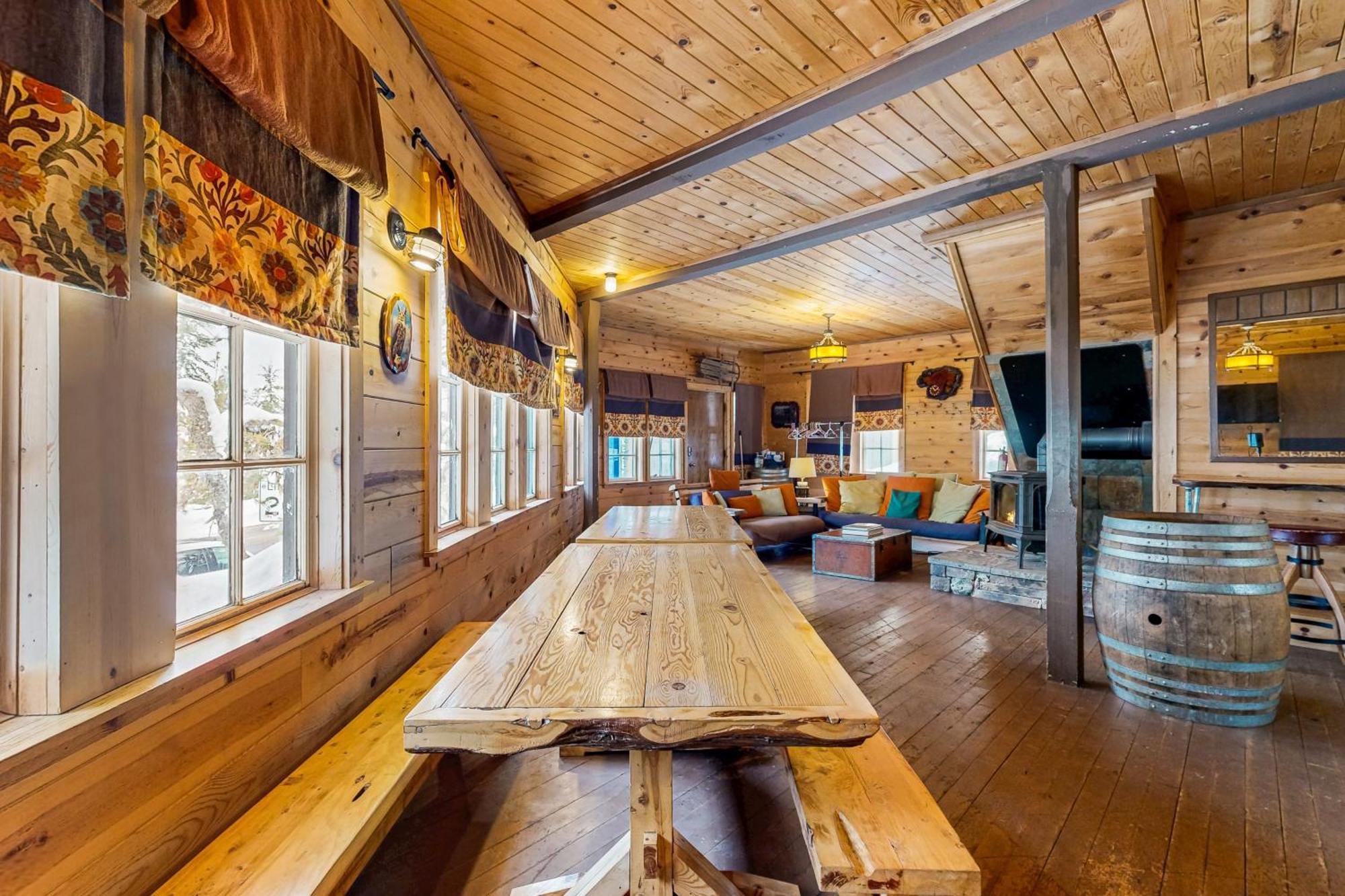 Flying Stag: Main Lodge กัฟเวิร์นเมนท์แคมป์ ภายนอก รูปภาพ