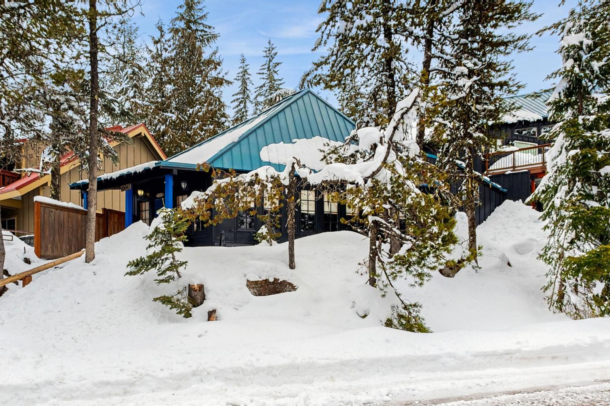 Flying Stag: Main Lodge กัฟเวิร์นเมนท์แคมป์ ภายนอก รูปภาพ